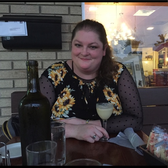 Meet your Posher, Allie - Picture 3 of 3